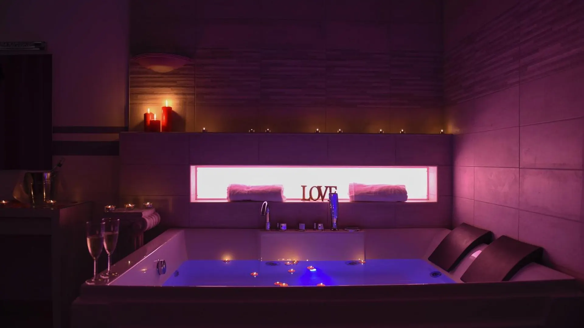 Apartment Nido Di Roma Suite, Jacuzzi King Size, Metro C Italy