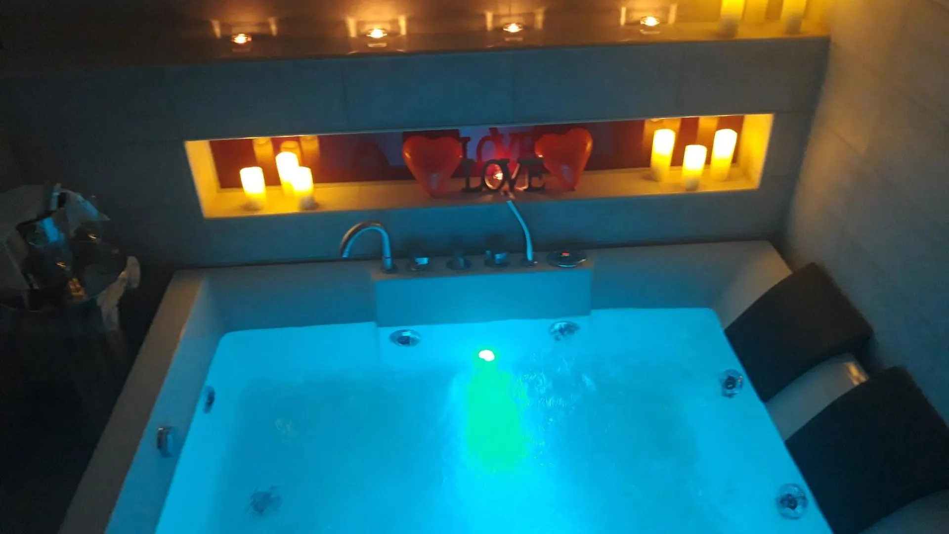 Apartment Nido Di Roma Suite, Jacuzzi King Size, Metro C